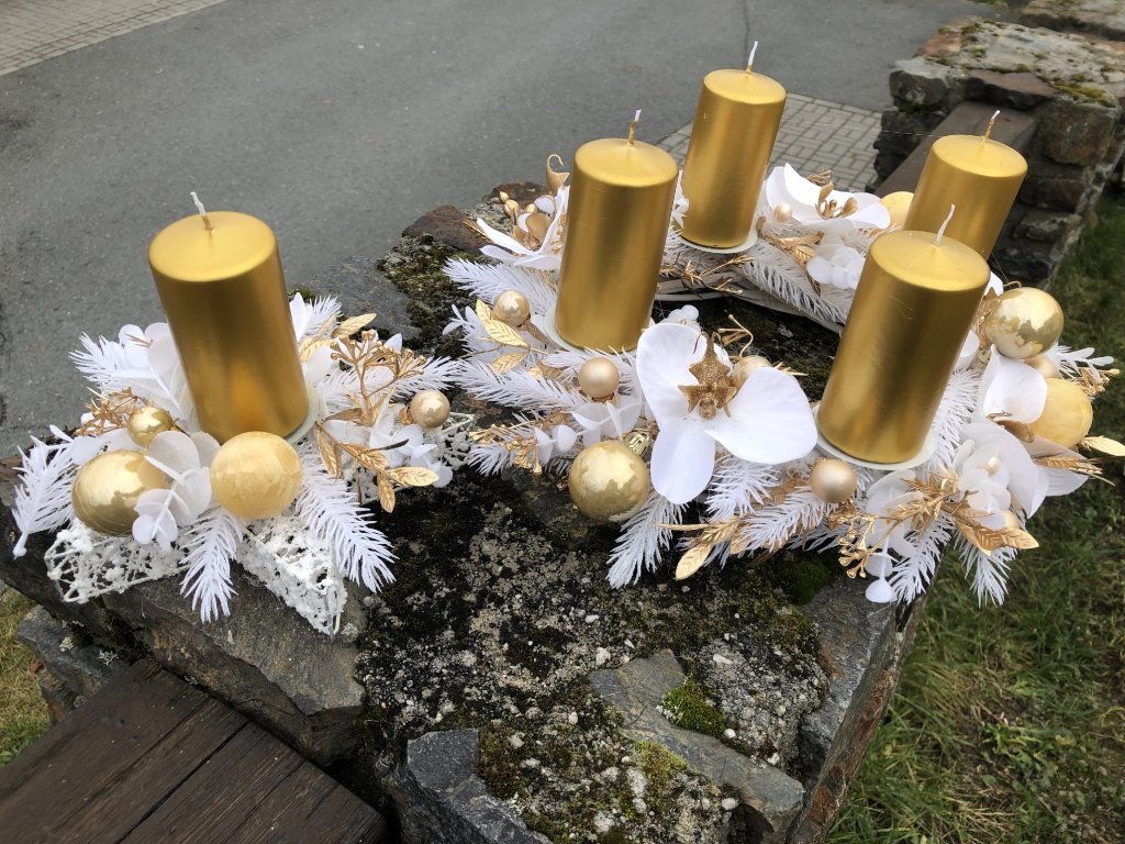 Vánoční adventní věnce na stůl